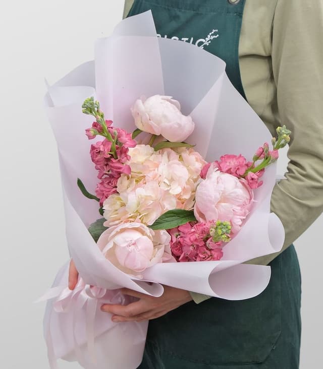 Букет из Пиона и Маттиолы «Аэлита» Букет из Пиона и Маттиолы «Аэлита»