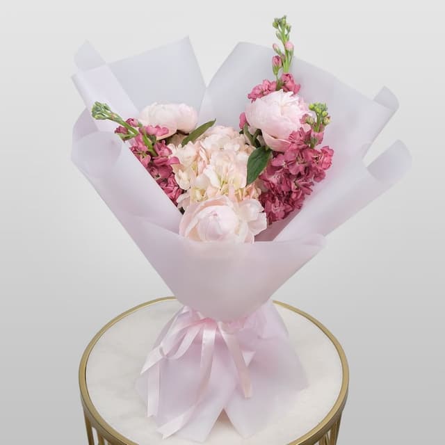 Букет из Пиона и Маттиолы «Аэлита» Букет из Пиона и Маттиолы «Аэлита»