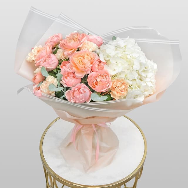 Букет из Гортензии, Кустовой Розы и Гвоздики «Розовый Амур» Букет из Гортензии, Кустовой Розы и Гвоздики «Розовый Амур»