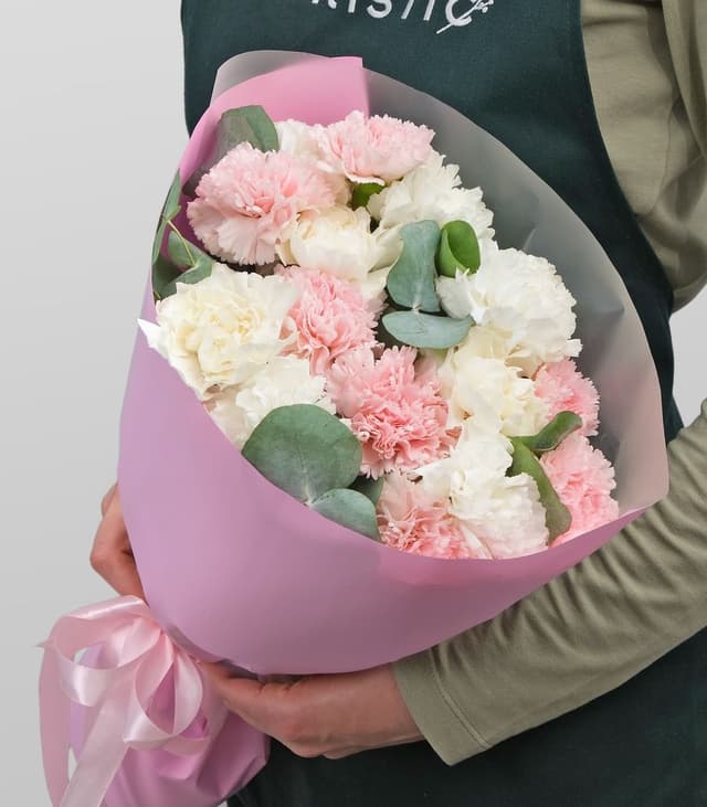 Букет из Гвоздики «Я Тебя Люблю» с эвкалиптом Букет из Гвоздики «Я Тебя Люблю» с эвкалиптом