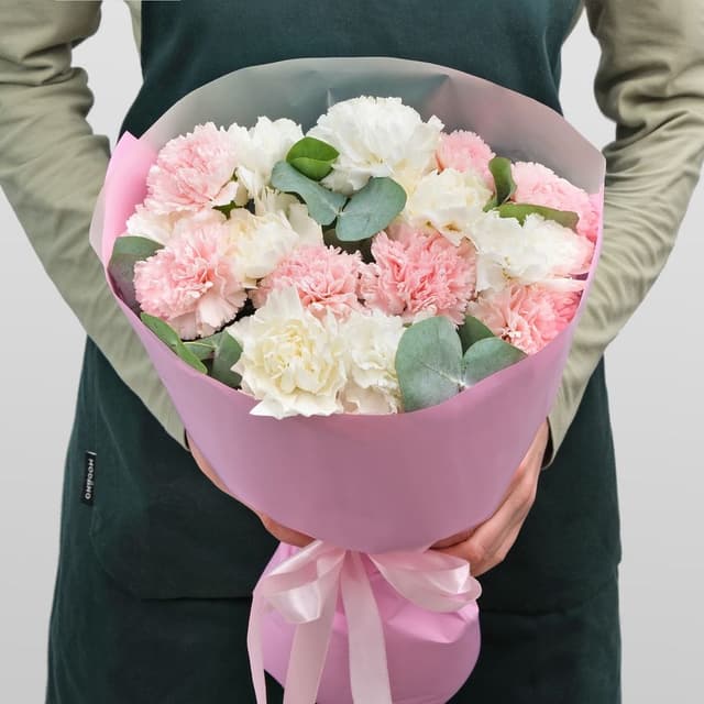 Букет из Гвоздики «Я Тебя Люблю» с эвкалиптом Букет из Гвоздики «Я Тебя Люблю» с эвкалиптом