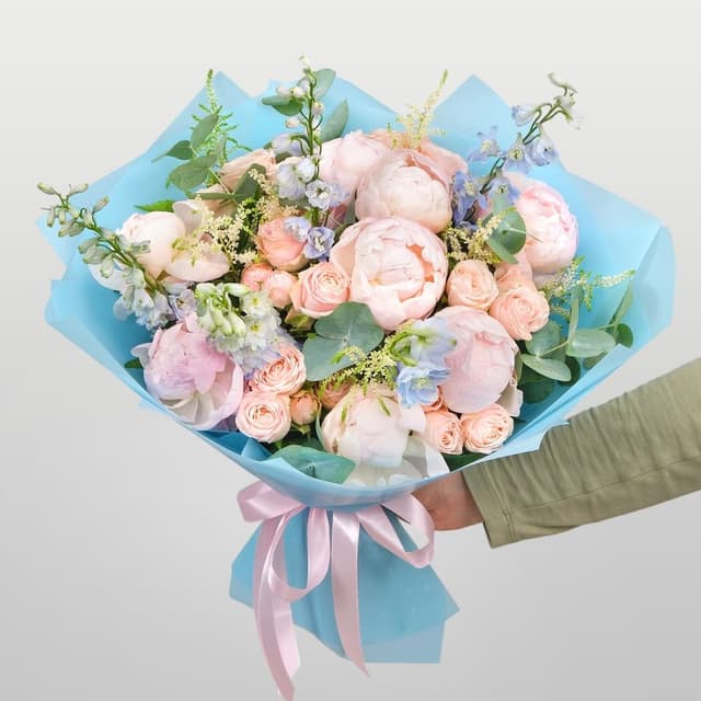 Букет из Пионов, Кустовой Розы, Дельфиниума и Астильбы «Восхитительной» Букет из Пионов, Кустовой Розы, Дельфиниума и Астильбы «Восхитительной»