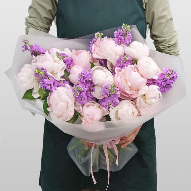 Букет из Пионов и Маттиолы «Розовая Зефирка» Букет из Пионов и Маттиолы «Розовая Зефирка»