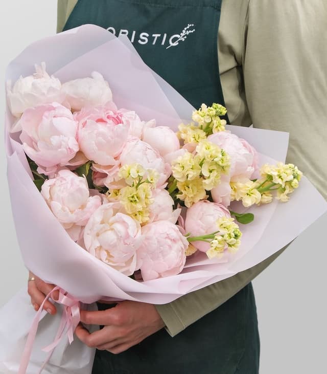 Букет из Пионов и Маттиолы «Розовая Фиалка» Букет из Пионов и Маттиолы «Розовая Фиалка»