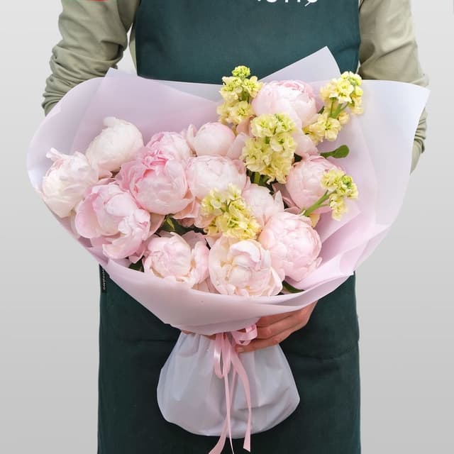 Букет из Пионов и Маттиолы «Розовая Фиалка» Букет из Пионов и Маттиолы «Розовая Фиалка»