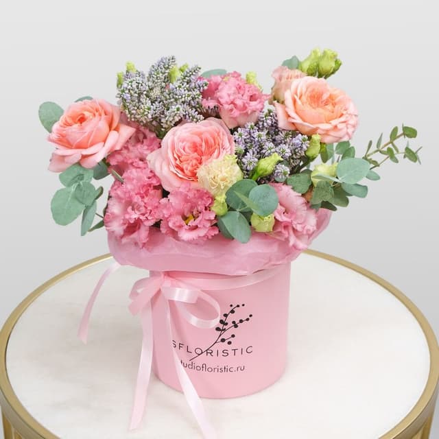 Композиция из Эустомы, Пионовидной Розы и Вероники в шляпной коробке «Розовая Прелесть» Композиция из Эустомы, Пионовидной Розы и Вероники в шляпной коробке «Розовая Прелесть»