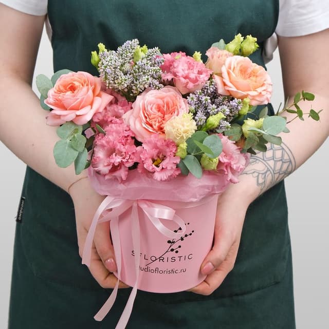 Композиция из Эустомы, Пионовидной Розы и Вероники в шляпной коробке «Розовая Прелесть» Композиция из Эустомы, Пионовидной Розы и Вероники в шляпной коробке «Розовая Прелесть»