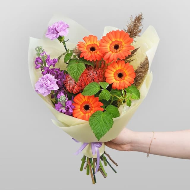 Букет из Гвоздики, Маттиолы и Гермини «Солнечный Презент» Букет из Гвоздики, Маттиолы и Гермини «Солнечный Презент»