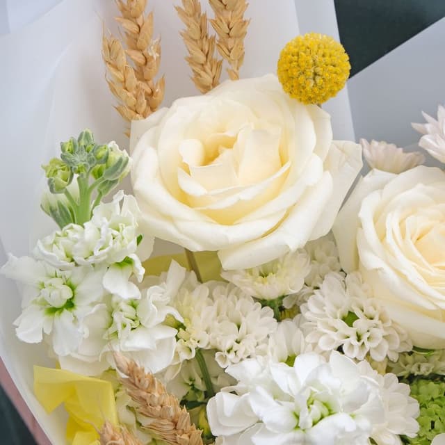 Букет из Роз, Маттиолы и Хризантемы «Нега» Букет из Роз, Маттиолы и Хризантемы «Нега»