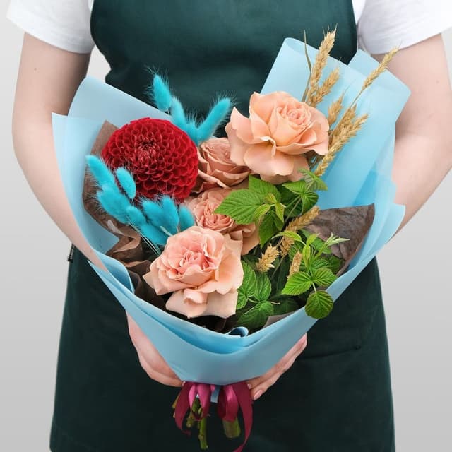 Букет из Роз, Георгина и Лагуруса «Сказочный» Букет из Роз, Георгина и Лагуруса «Сказочный»