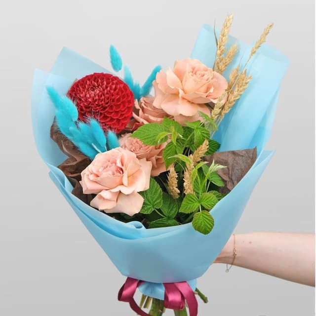 Букет из Роз, Георгина и Лагуруса «Сказочный» Букет из Роз, Георгина и Лагуруса «Сказочный»