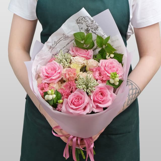 Букет из Роз, Эустомы и Гортензии «Я помню чудное мгновенье» Букет из Роз, Эустомы и Гортензии «Я помню чудное мгновенье»