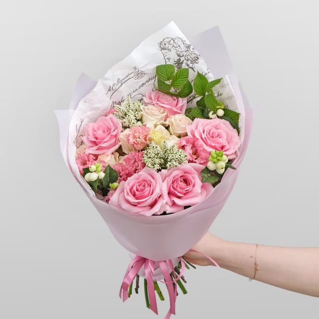 Букет из Роз, Эустомы и Гортензии «Я помню чудное мгновенье» Букет из Роз, Эустомы и Гортензии «Я помню чудное мгновенье»