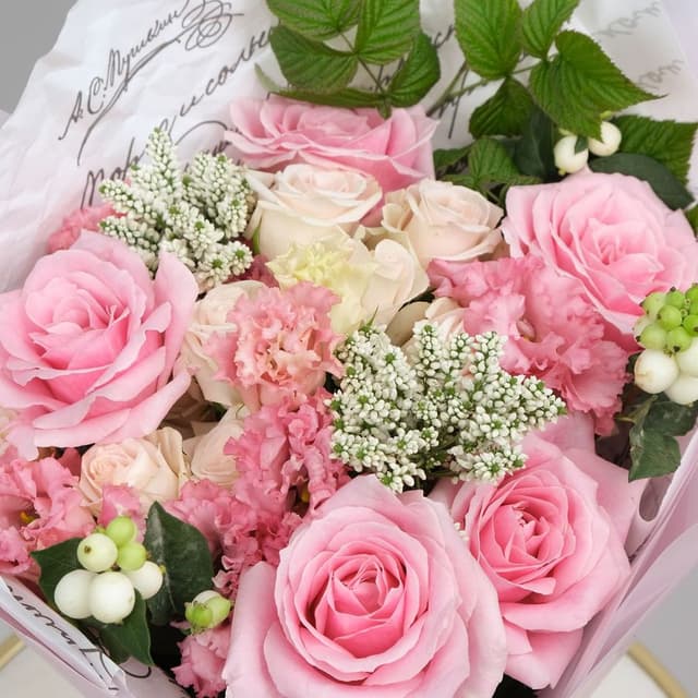 Букет из Роз, Эустомы и Гортензии «Я помню чудное мгновенье» Букет из Роз, Эустомы и Гортензии «Я помню чудное мгновенье»