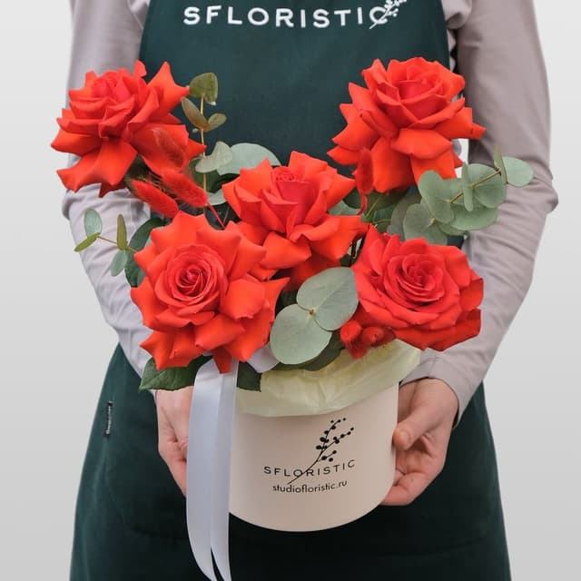 Композиция из Роз в шляпной коробке «Нина» Композиция из Роз в шляпной коробке «Нина»