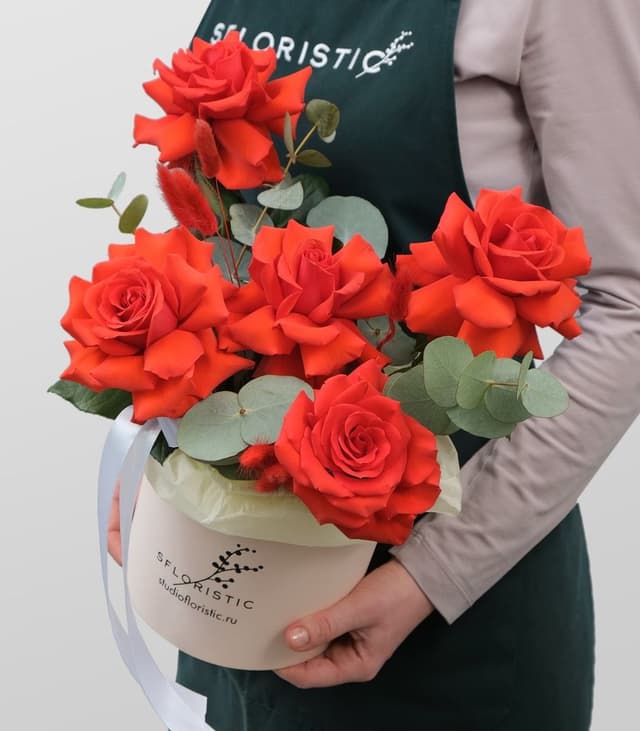 Композиция из Роз в шляпной коробке «Нина» Композиция из Роз в шляпной коробке «Нина»