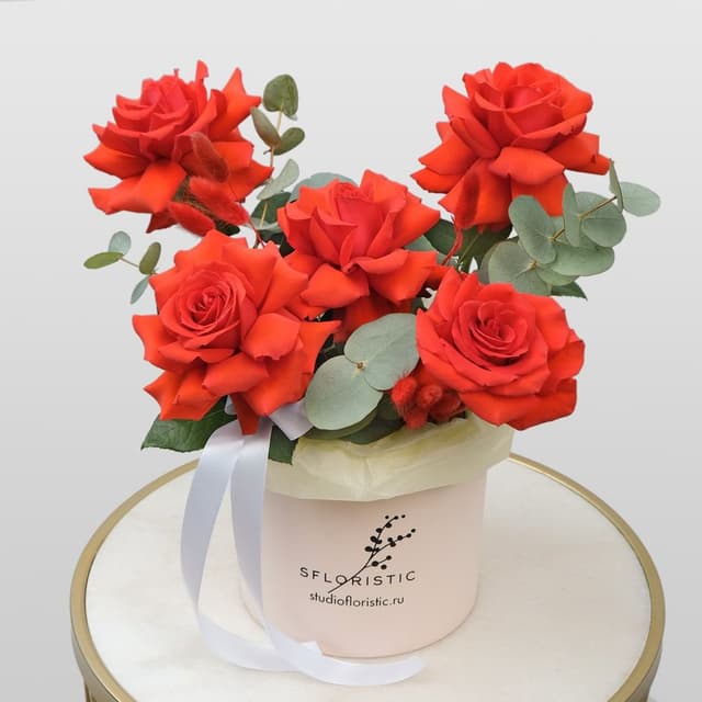 Композиция из Роз в шляпной коробке «Нина» Композиция из Роз в шляпной коробке «Нина»