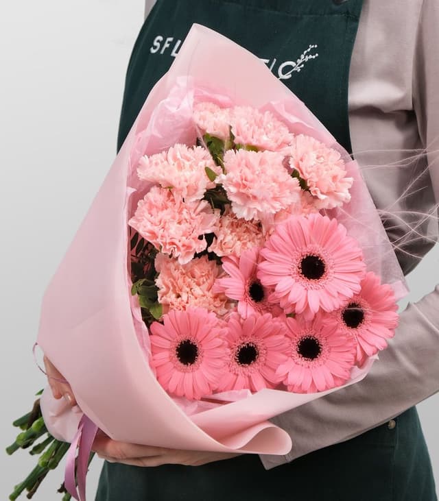 Букет из Гермини и Гвоздики «Розовая карамелька» Букет из Гермини и Гвоздики «Розовая карамелька»