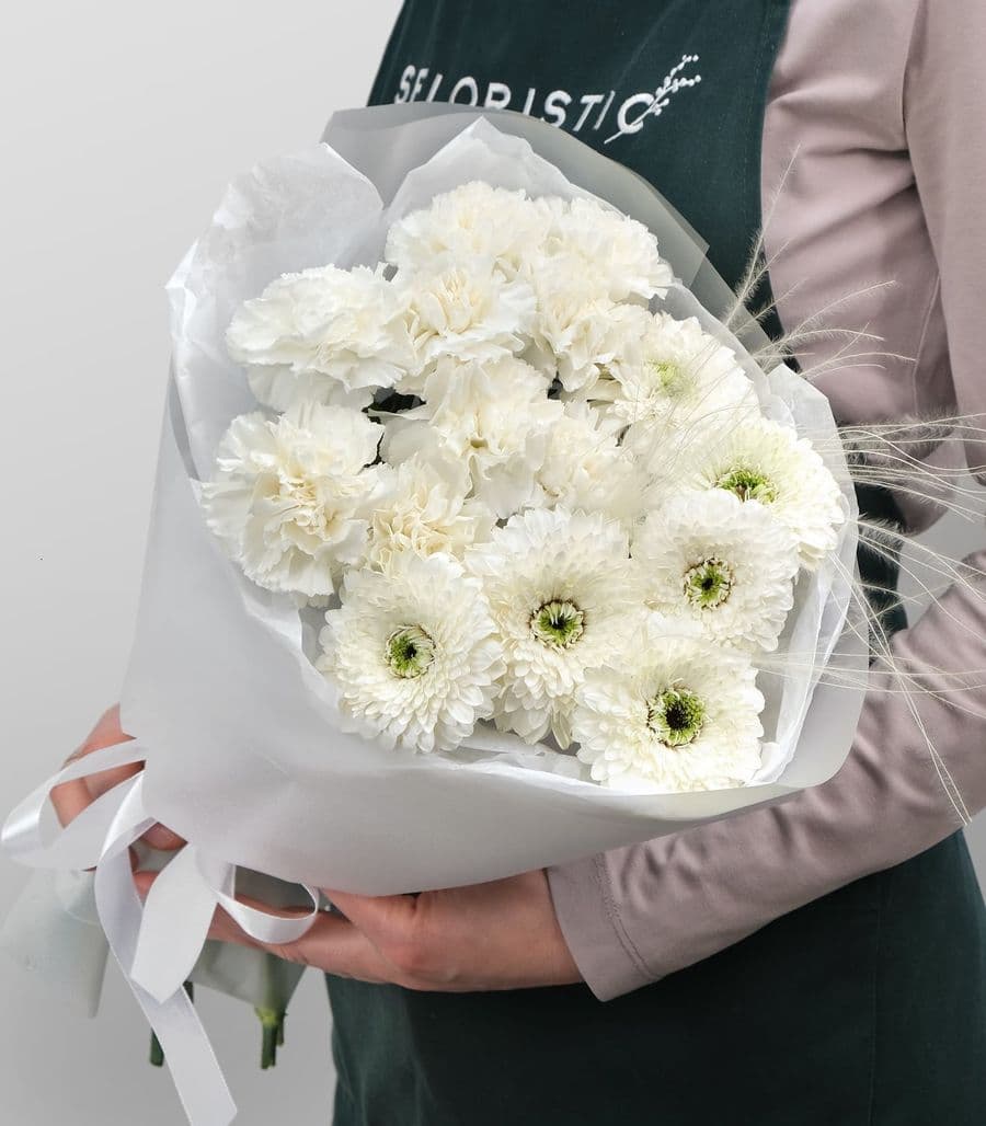 Букет из Гвоздики и Гермини «Сладкий пломбир»