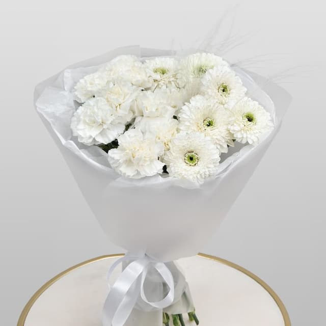 Букет из Гвоздики и Гермини «Сладкий пломбир» Букет из Гвоздики и Гермини «Сладкий пломбир»