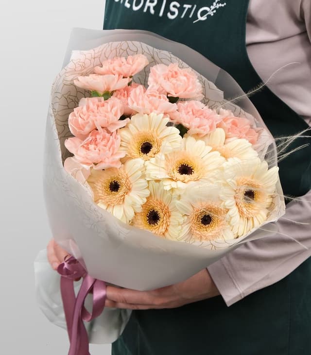 Букет из Гвоздики и Гермини «Карамелька» Букет из Гвоздики и Гермини «Карамелька»