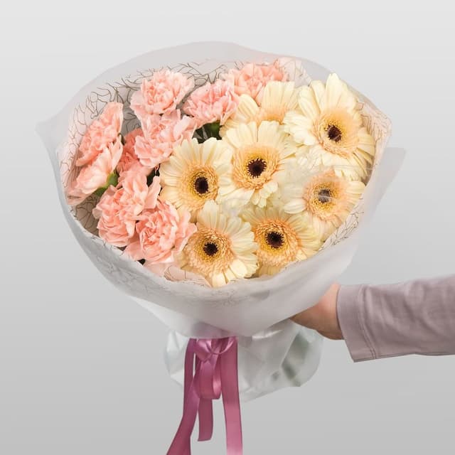 Букет из Гвоздики и Гермини «Карамелька» Букет из Гвоздики и Гермини «Карамелька»