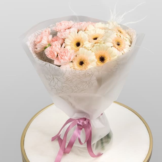 Букет из Гвоздики и Гермини «Карамелька» Букет из Гвоздики и Гермини «Карамелька»