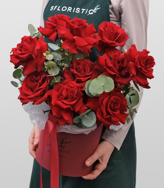 Композиция из красных Роз «Дерево счастья» с эвкалиптом Композиция из красных Роз «Дерево счастья» с эвкалиптом