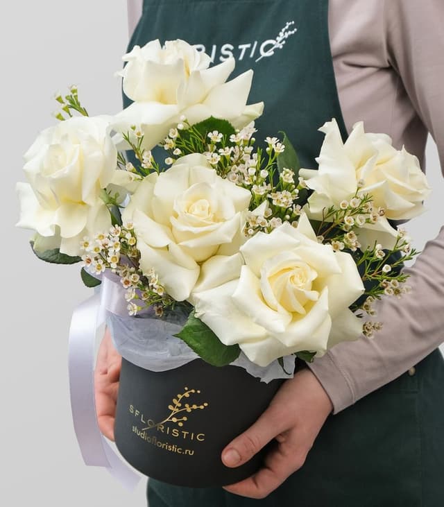 Композиция их Роз и Ваксфлауэр «Чуткой» Композиция их Роз и Ваксфлауэр «Чуткой»