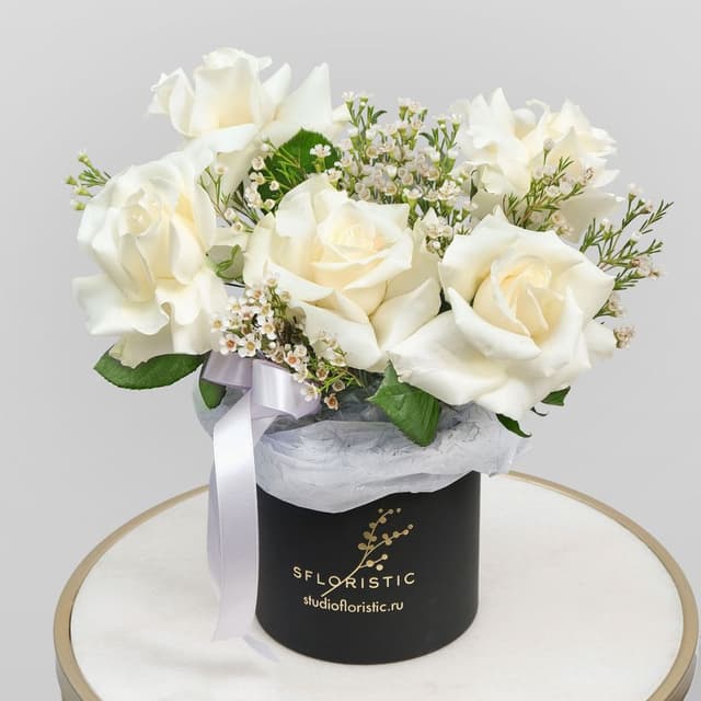 Композиция их Роз и Ваксфлауэр «Чуткой» Композиция их Роз и Ваксфлауэр «Чуткой»