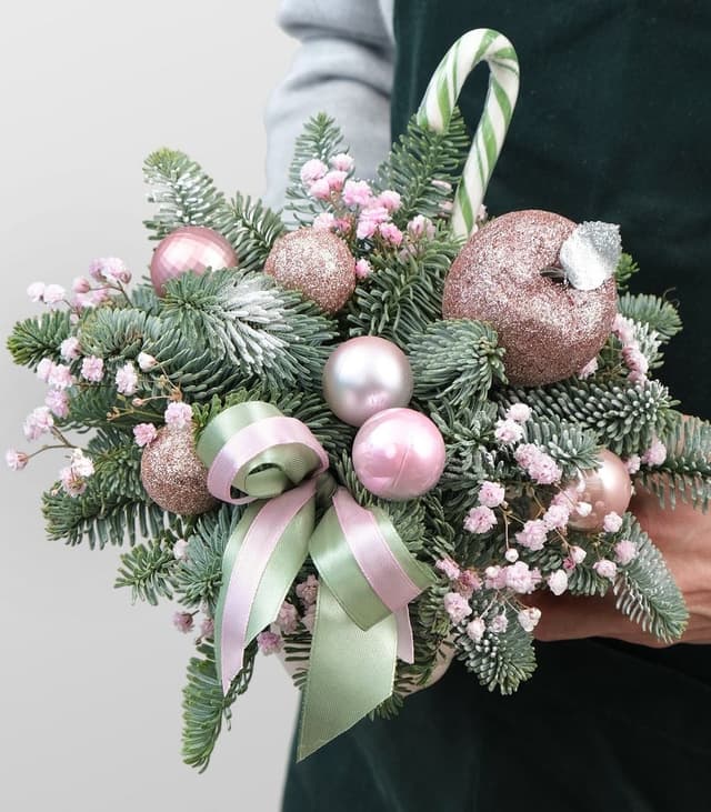 Композиция из Нобилиса и Гипсофилы «Новогоднее счастье» Композиция из Нобилиса и Гипсофилы «Новогоднее счастье»