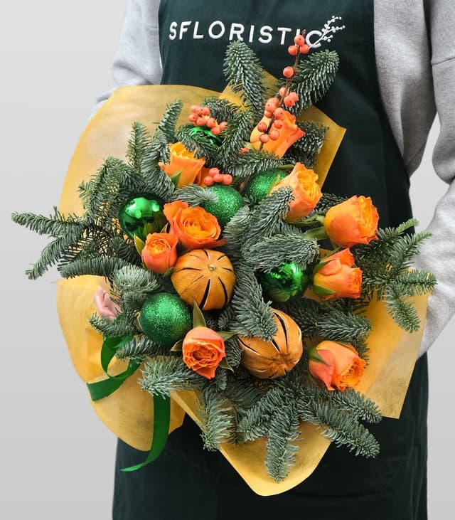 Букет из Роз, Нобилиса и Илекса «Оранж» Букет из Роз, Нобилиса и Илекса «Оранж»