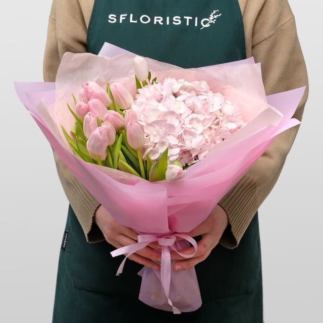 Букет из Тюльпанов и Гортензий «Нежное Облачко» Букет из Тюльпанов и Гортензий «Нежное Облачко»