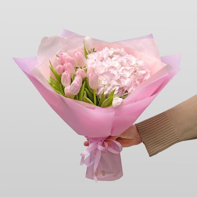 Букет из Тюльпанов и Гортензий «Нежное Облачко» Букет из Тюльпанов и Гортензий «Нежное Облачко»