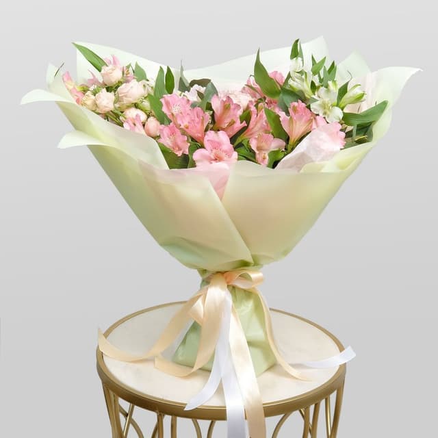 Букет из Гортензий, Роз и Альстромерий «Ганна» Букет из Гортензий, Роз и Альстромерий «Ганна»