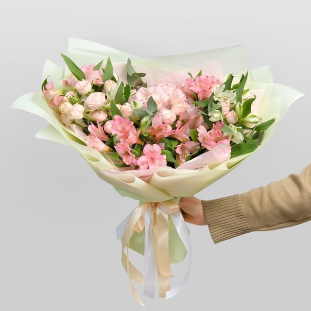 Букет из Гортензий, Роз и Альстромерий «Ганна» Букет из Гортензий, Роз и Альстромерий «Ганна»