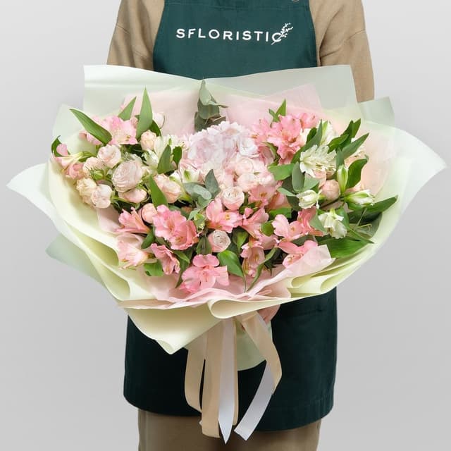 Букет из Гортензий, Роз и Альстромерий «Ганна» Букет из Гортензий, Роз и Альстромерий «Ганна»