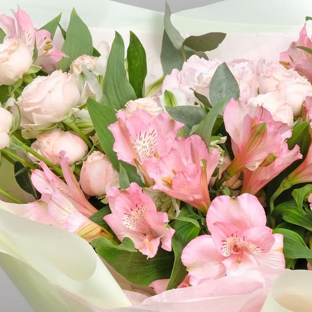 Букет из Гортензий, Роз и Альстромерий «Ганна» Букет из Гортензий, Роз и Альстромерий «Ганна»