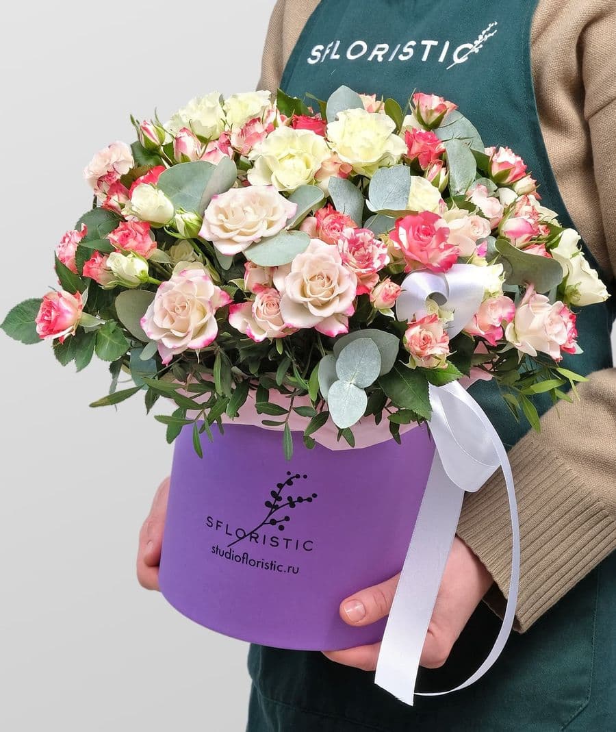 Композиция из кустовых Роз «Микаэла»