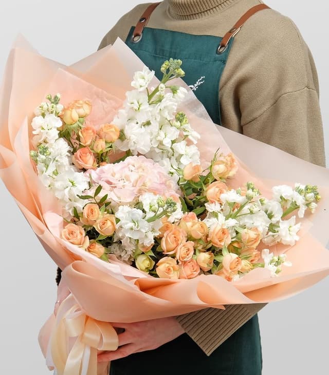 Букет из Гортензии, Альстромерий и Роз «Адриана» Букет из Гортензии, Альстромерий и Роз «Адриана»