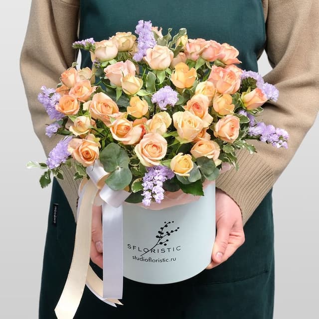 Композиция из кустовых Роз и Статицы «Цветана» Композиция из кустовых Роз и Статицы «Цветана»