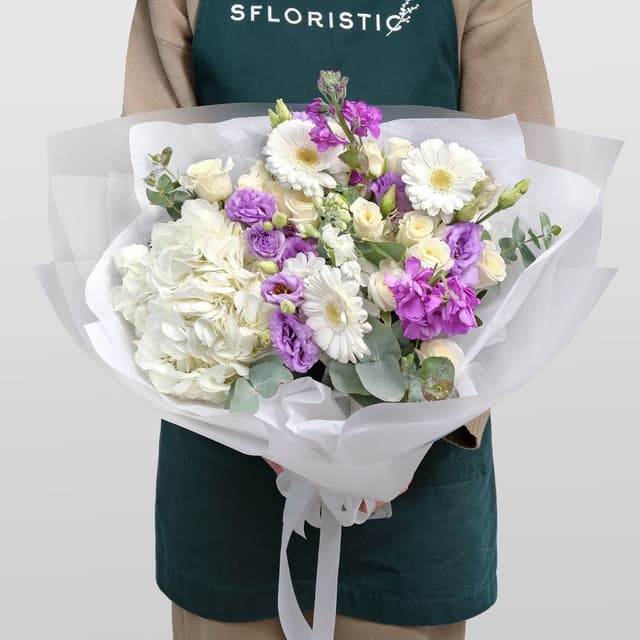 Букет из Гортензии, Гермини и Роз «Летнее Небо» Букет из Гортензии, Гермини и Роз «Летнее Небо»