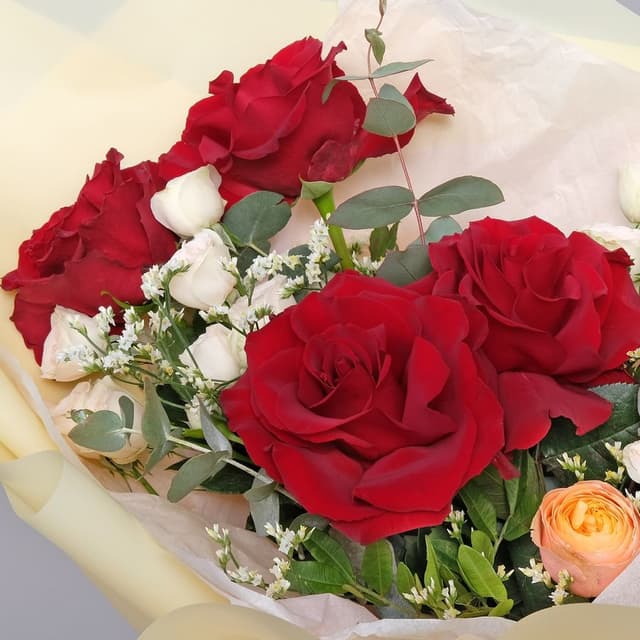 Букет Роз Вувузела и Эквадор «Царица» Букет Роз Вувузела и Эквадор «Царица»