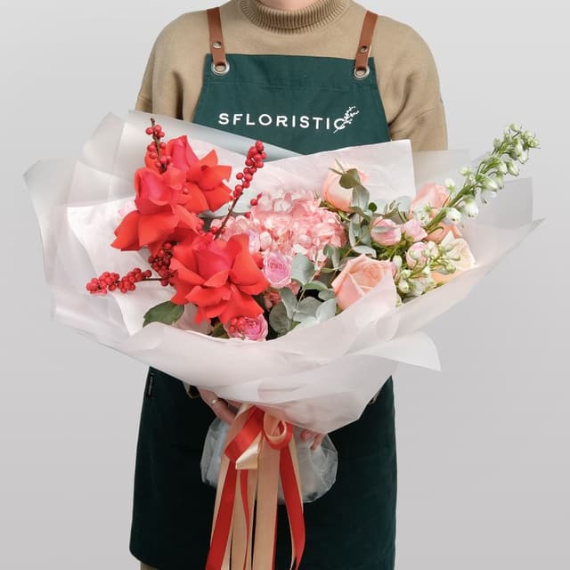 Букет из Роз и Гортензий «Ты моя Звездочка» Букет из Роз и Гортензий «Ты моя Звездочка»