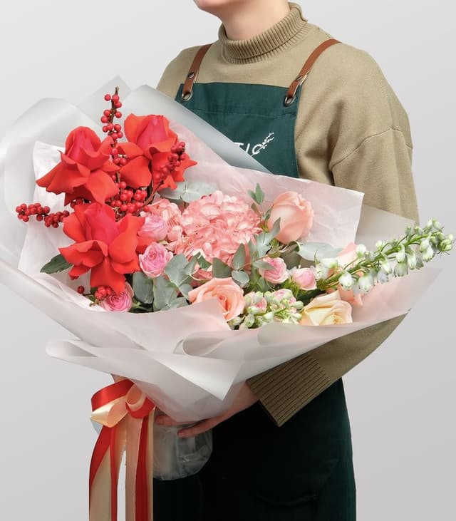 Букет из Роз и Гортензий «Ты моя Звездочка» Букет из Роз и Гортензий «Ты моя Звездочка»