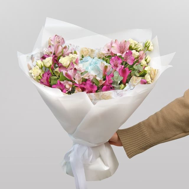 Букет из Гортензий, Роз и Альстромерии «Рафаэлка» Букет из Гортензий, Роз и Альстромерии «Рафаэлка»