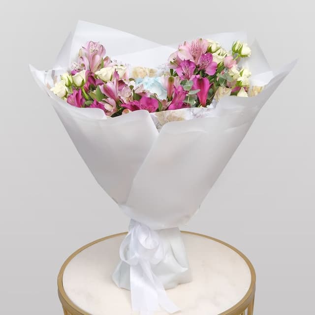 Букет из Гортензий, Роз и Альстромерии «Рафаэлка» Букет из Гортензий, Роз и Альстромерии «Рафаэлка»