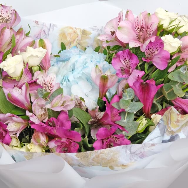 Букет из Гортензий, Роз и Альстромерии «Рафаэлка» Букет из Гортензий, Роз и Альстромерии «Рафаэлка»