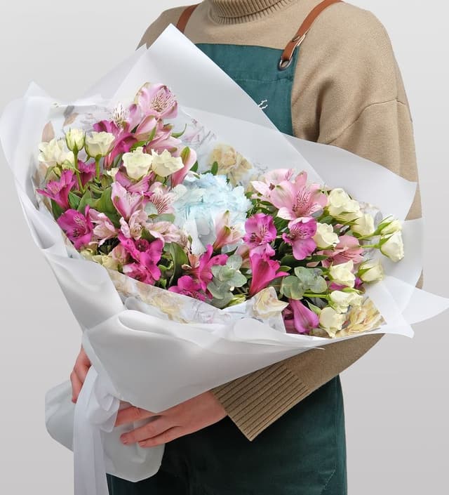 Букет из Гортензий, Роз и Альстромерии «Рафаэлка» Букет из Гортензий, Роз и Альстромерии «Рафаэлка»