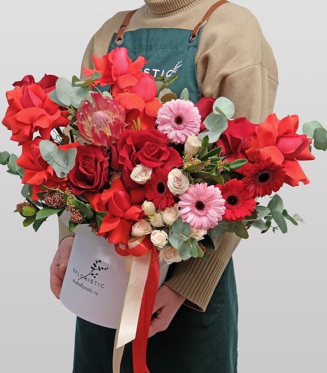 Композиция из Роз, Гермини и Протеи «Танец любви» Композиция из Роз, Гермини и Протеи «Танец любви»